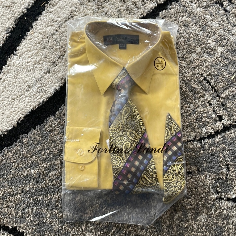 NWT Mens button down dress shirt and tie. 15-15-1/2. Mustard.